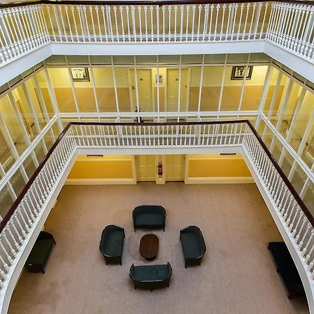 Hotel The Grand